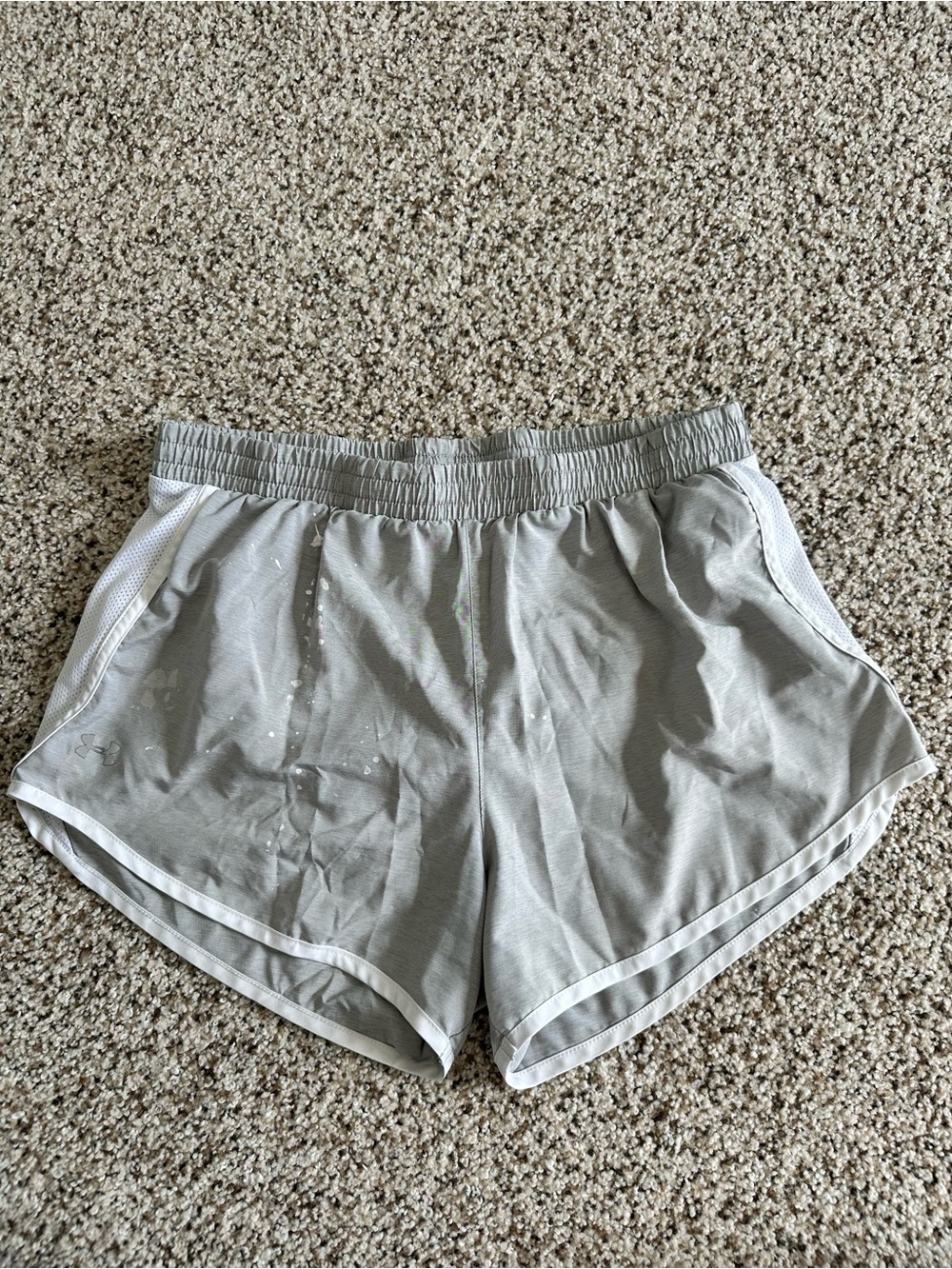 Under Armor Light Gray Women's Athletic Shorts with Elastic Waist Size M